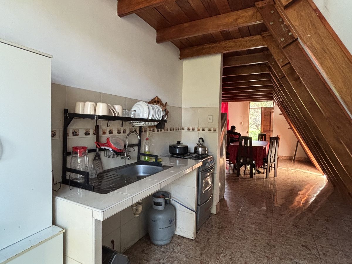 Cocina y comedor del alojamiento